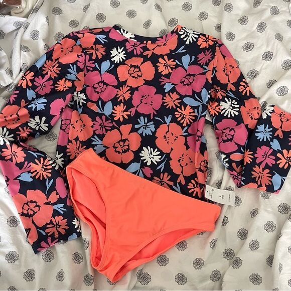 NWT Gap kids two piece rash guard , Hawaiian flowers, size large ((10)) - Picture 1 of 8